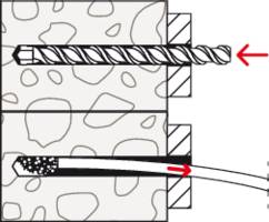 Diagram przedstawia ścianę z wiertłem, które wytwarza otwór. Czerwona strzałka wskazuje na wstrzyknięcie materiału wypełniającego do otworu.
