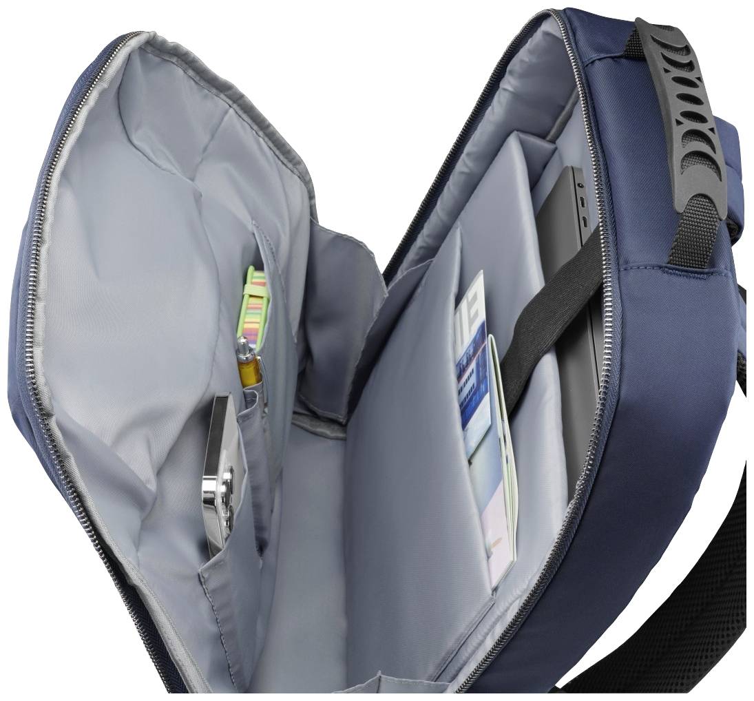 Otwarty niebieski plecak pokazujący swoje wewnętrzne kieszenie. Zawiera kolorowe długopisy, metalową butelkę, wsunięty tablet oraz zeszyty.