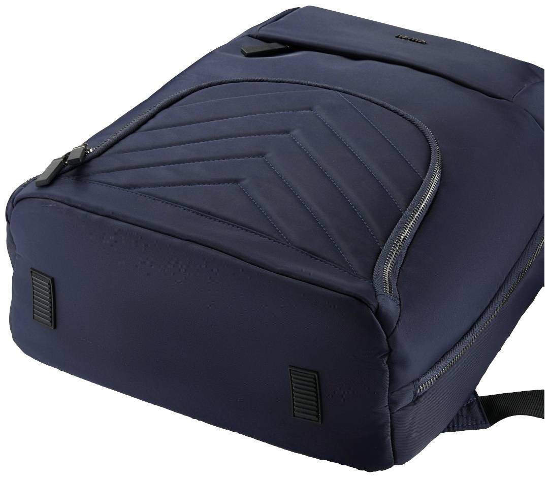 Ciemnogranatowy plecak z wyściełanym tyłem i wieloma kieszeniami na zamek błyskawiczny.