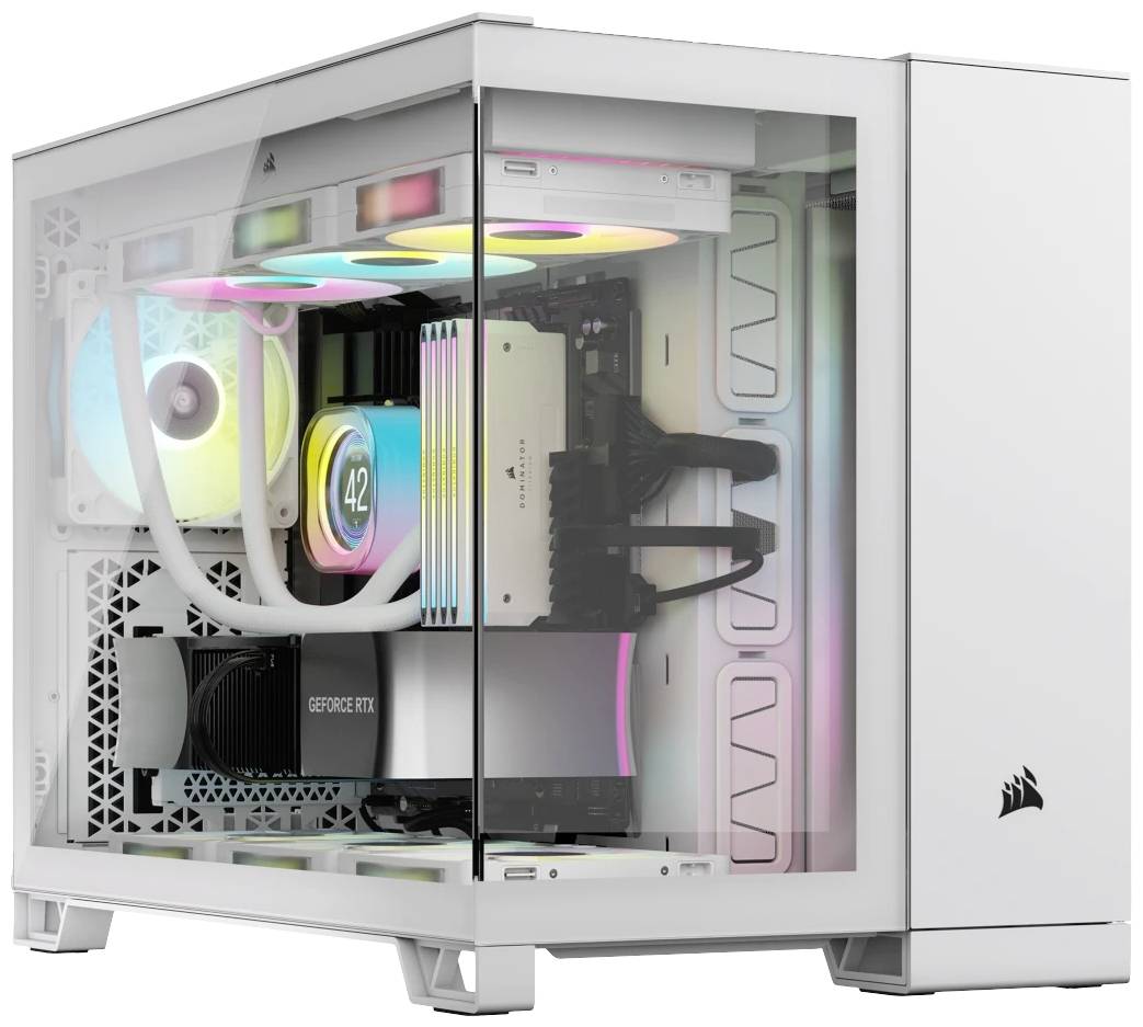 Komputer z przezroczystą obudową prezentuje wentylatory i komponenty podświetlone w technologii RGB, w tym kartę graficzną GeForce RTX.