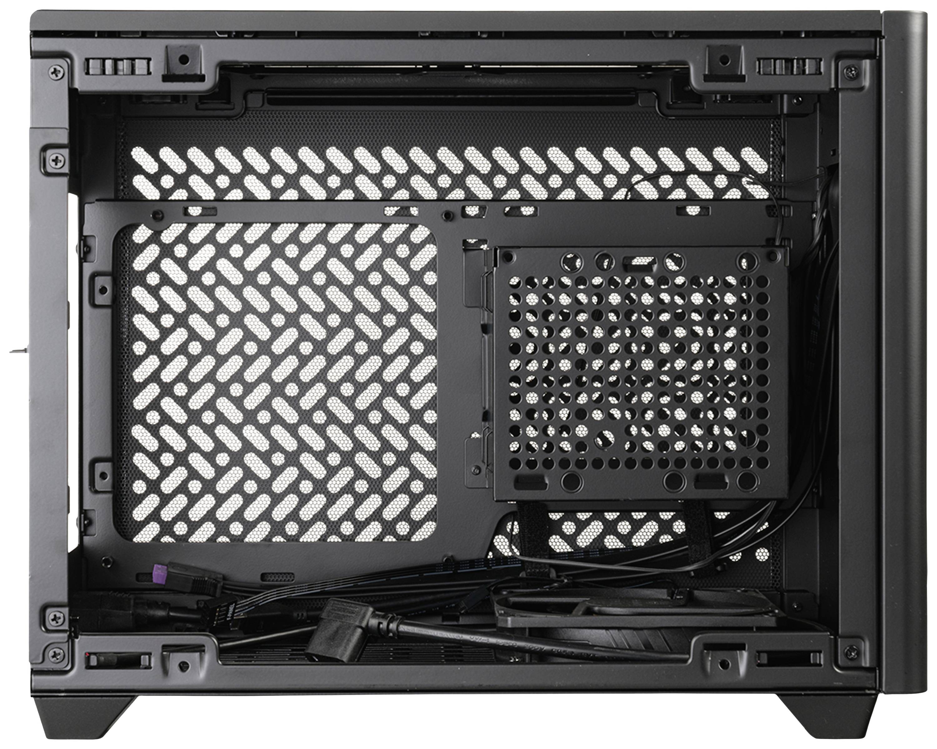 Pusta obudowa komputera z widocznymi kratkami wentylacyjnymi i kablami w środku, gotowa do zamontowania podzespołów komputerowych.