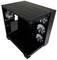 Otwarta obudowa komputerowa z wieloma wentylatorami po bokach. Góra wyposażona w elementy sterujące i złącza. Odpowiednia do samodzielnej budowy komputera.