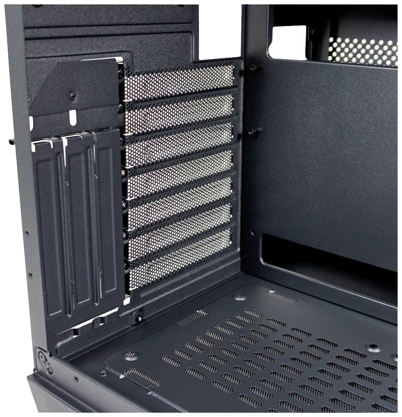 Widok wewnętrzny obudowy komputera z siedmioma slotami rozszerzeń PCI, przystosowanymi do dodatkowych kart sprzętowych.