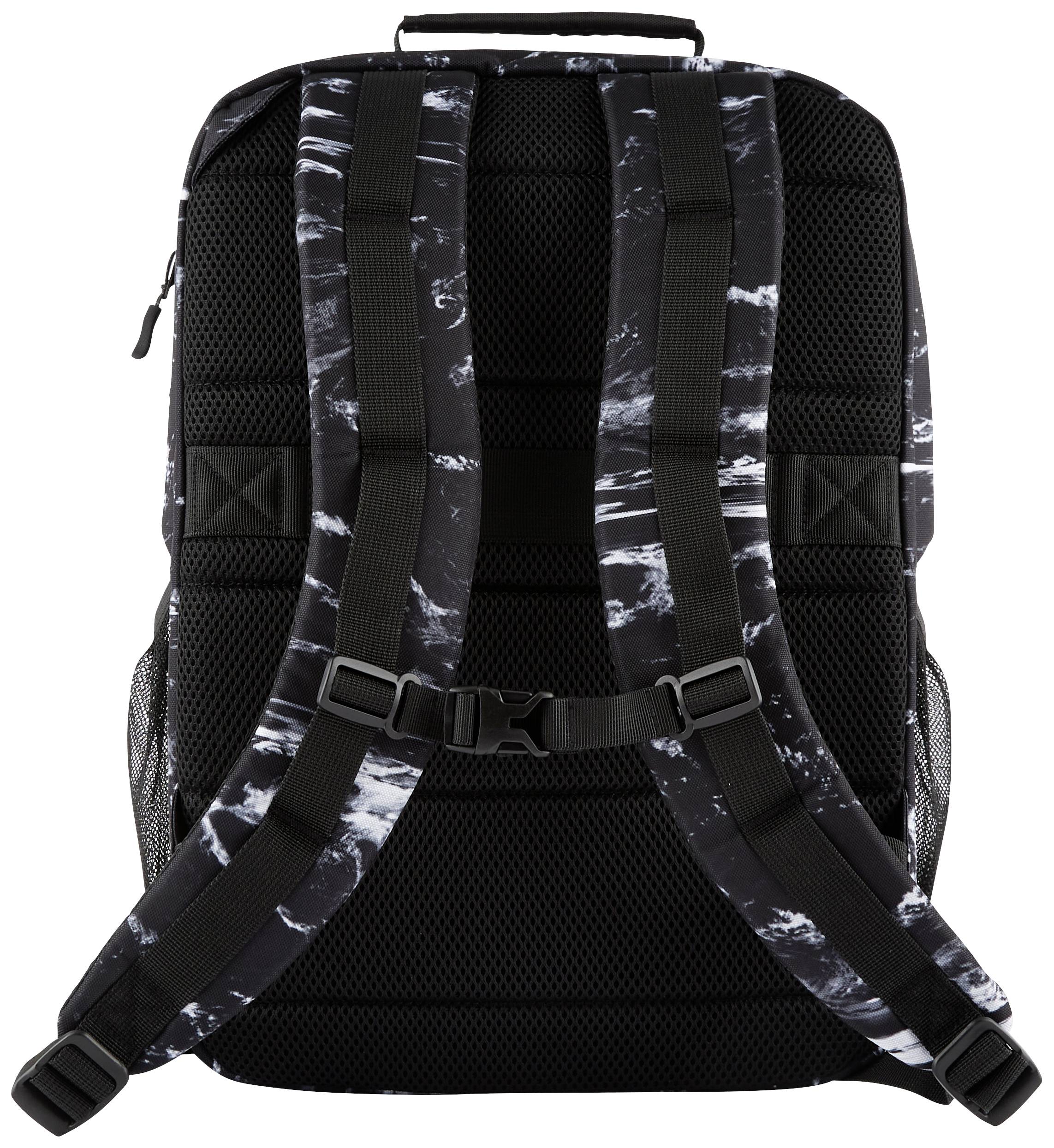 Czarny plecak z wyściełanymi paskami i wzorem białych i szarych linii jest widoczny od tyłu.