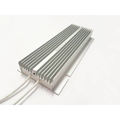 Metalowy radiator z dwoma podłączonymi białymi przewodami, przedstawiony na białym tle. Używany do odprowadzania ciepła w urządzeniach elektronicznych.