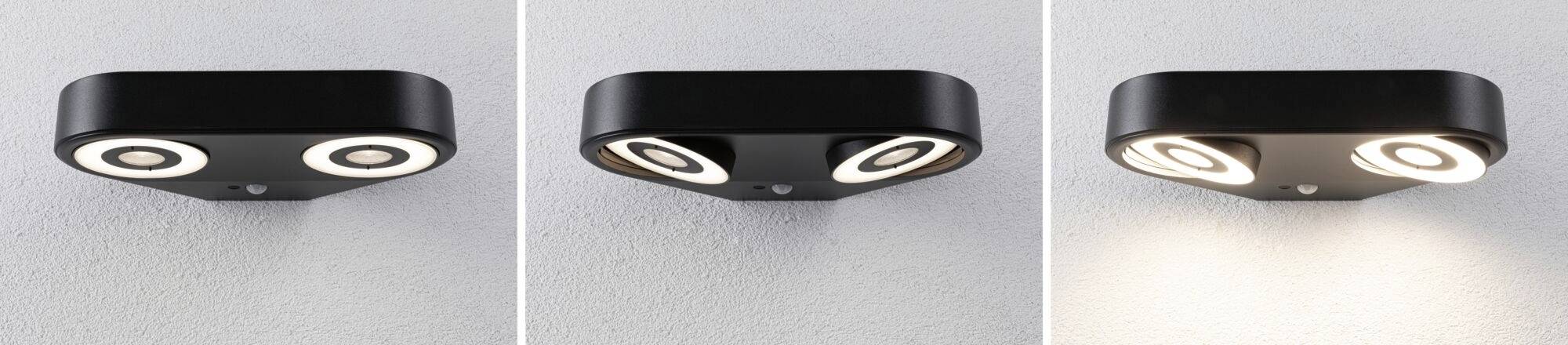 Trzy zdjęcia przedstawiają czarną kinkietę z dwoma okrągłymi lampami LED. Kąty świecenia lamp są różne w każdym z obrazów.