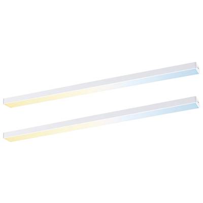 Dwie długie lampy LED, jedna świecąca ciepłą bielą, druga zimną bielą, obie w nowoczesnym, smukłym designie.