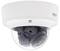 Kamera kopułkowa do monitoringu wewnętrznego, obudowa w kolorze białym, widoczny obiektyw, przeznaczona do celów bezpieczeństwa.