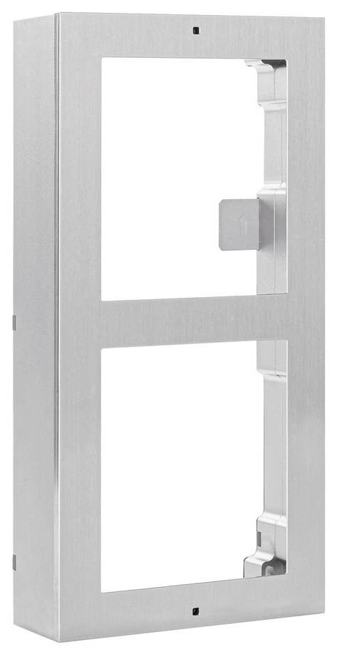 Naścienna rama wykonana z szczotkowanego metalu, odpowiednia do domofonów lub podobnych urządzeń elektronicznych w budynku.