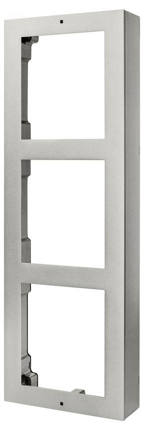 Metalowa rama z trzema równej wielkości prostokątnymi wycięciami, prawdopodobnie przeznaczona do montażu komponentów takich jak ekrany lub wyświetlacze.