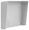 Metalowa obudowa ochronna w kolorze srebrnym, wykonana w otwartej formie, z otworami montażowymi. Zaprojektowana do zabudowy ściennej urządzeń lub przełączników.