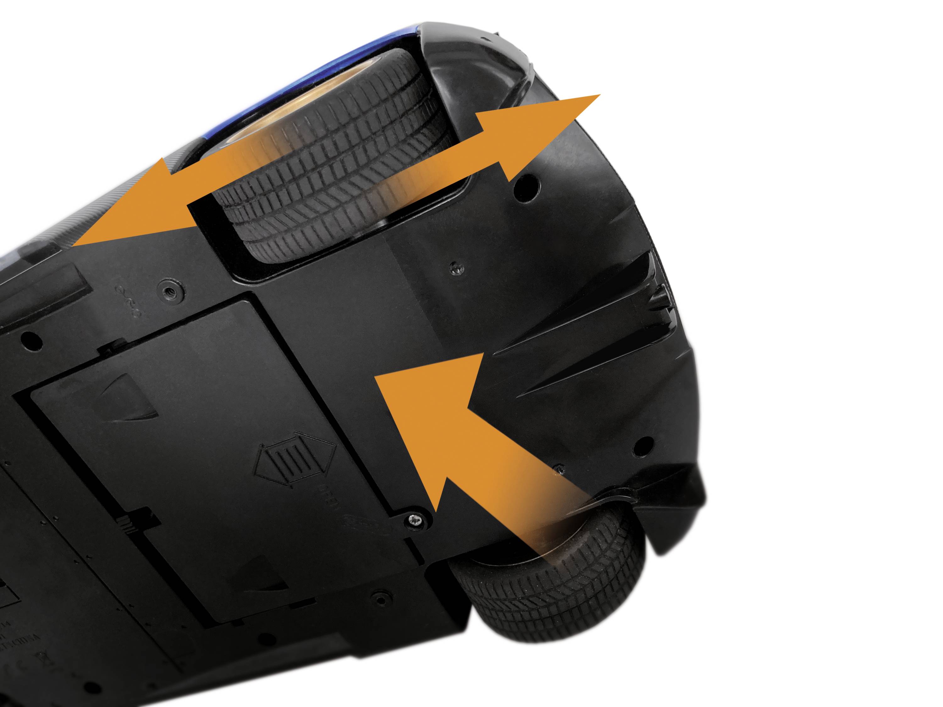 Przewrócony do góry nogami samochodzik zabawkowy z dwoma pomarańczowymi strzałkami wskazującymi na tylne koła, sugerującymi ruch kół.