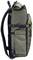 Plecak w kolorze oliwkowej zieleni z wieloma komorami i solidnymi paskami, sfotografowany z boku. Idealny do aktywności na świeżym powietrzu.