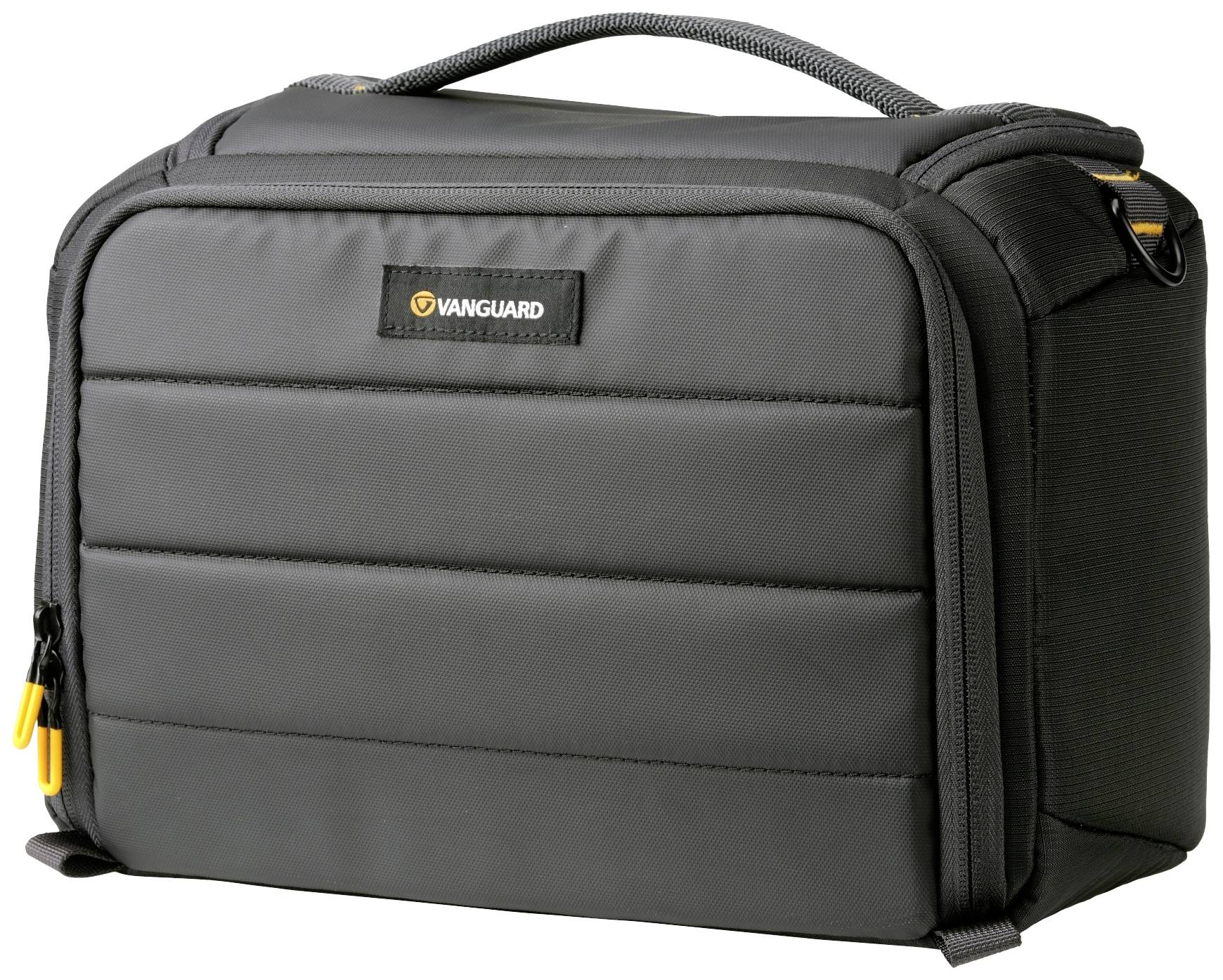 Czarna torba na aparat fotograficzny z uchwytem i zamkiem błyskawicznym, odpowiednia do sprzętu fotograficznego. Nazwa marki na przedniej stronie w kolorach białym i żółtym.