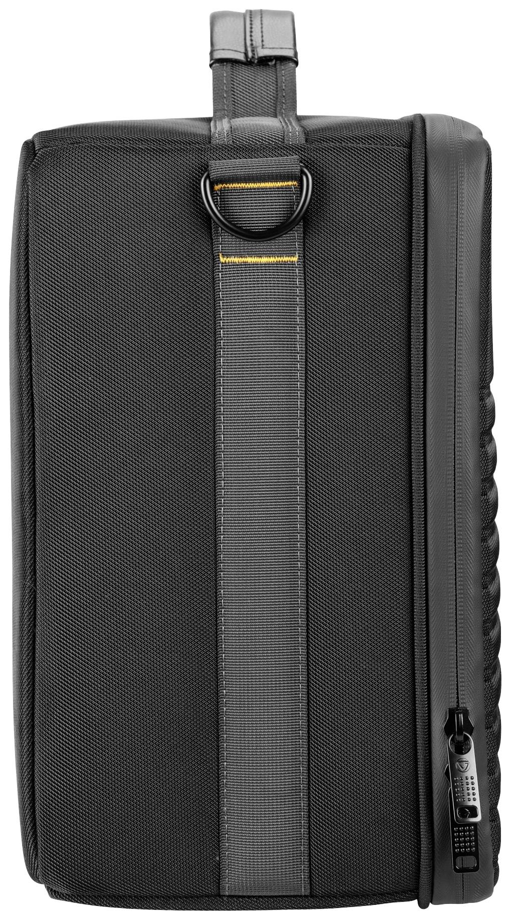 'Czarny kufer z pionowym uchwytem i rozpiętym zamkiem błyskawicznym. Powierzchnia o teksturowanej fakturze wykonana z wytrzymałego materiału.'