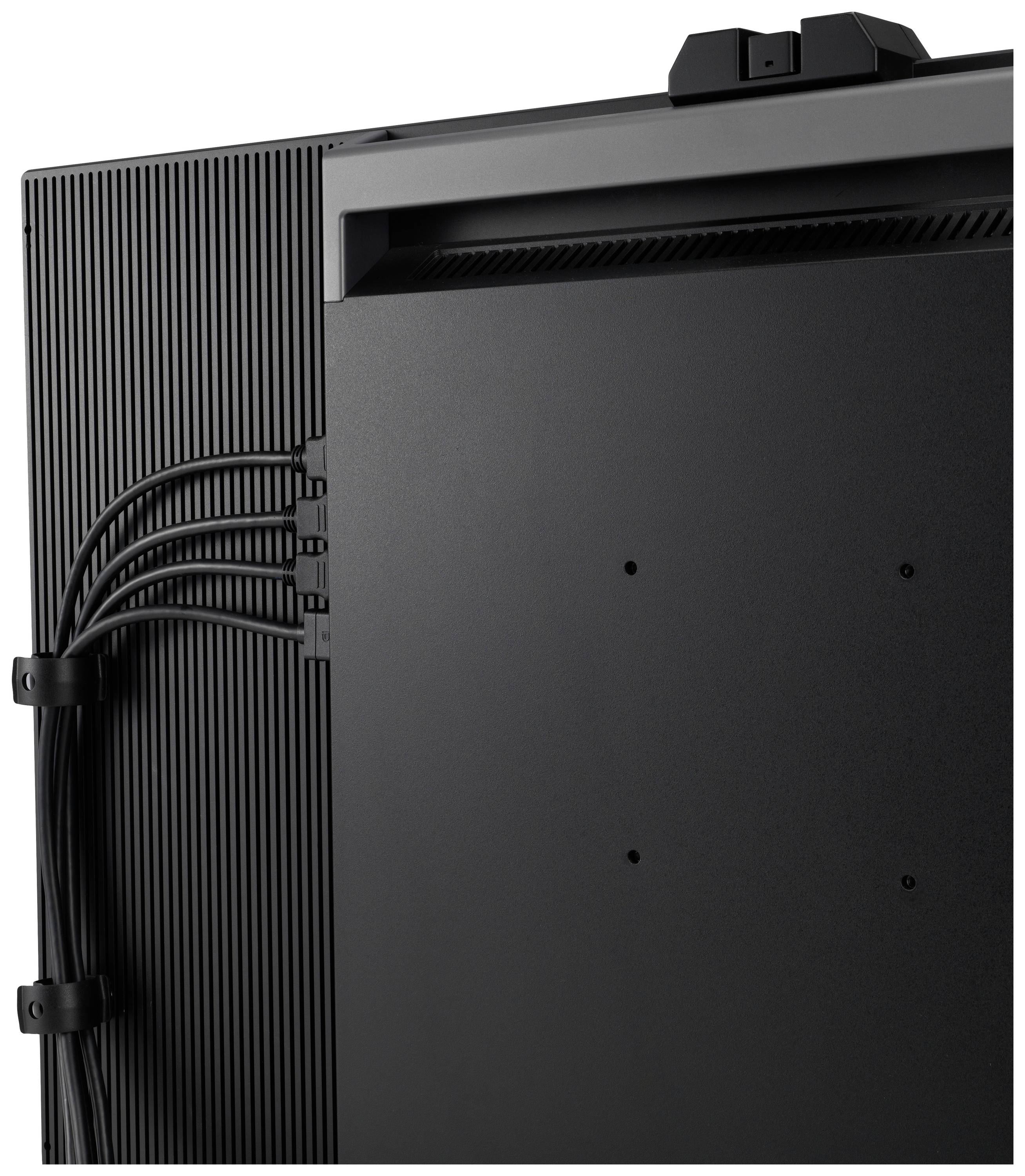 Duży, czarny elektroniczny sprzęt w zbliżeniu. Widoczne kable z boku. Fokus na pionowej strukturze linii i złączach.