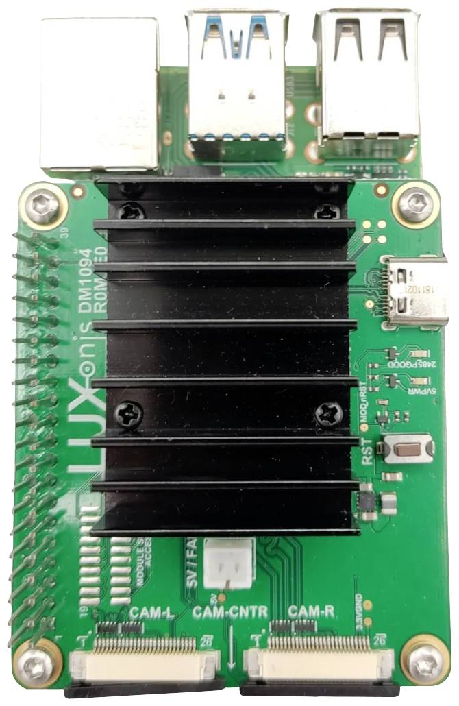 Zielona płytka drukowana z wieloma portami USB, dwoma radatorami i portami kamery; wygląda na to, że jest to płyta prototypowa dla programistów.