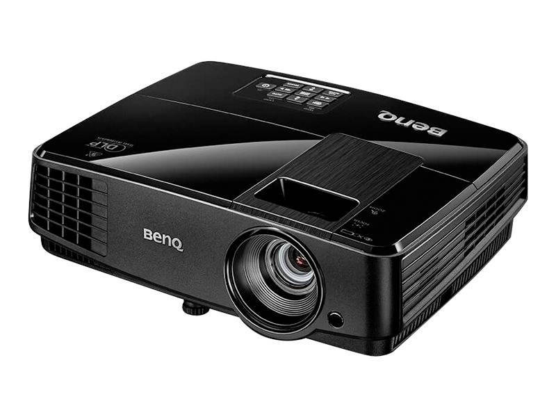 Czarny projektor multimedialny z widocznym obiektywem i przyciskami sterowania. Model pochodzi od marki BenQ.