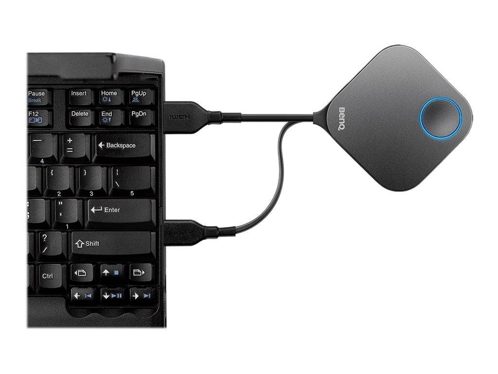 Czarny sprzęt z okrągłym, niebieskim pierścieniem świetlnym, połączony z klawiaturą za pomocą dwóch kabli. Urządzenie nosi napis 'BenQ'.