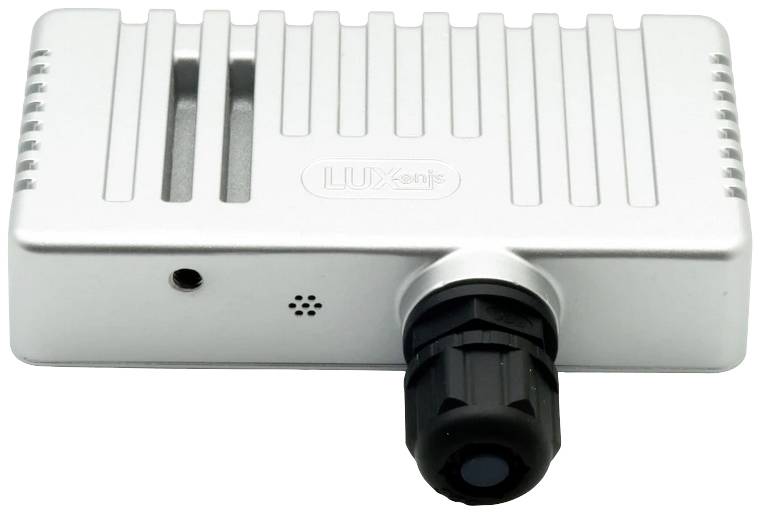 Srebrne urządzenie elektroniczne z czarnym złączem i wlotem powietrza, prawdopodobnie przeznaczone do połączeń audio lub wideo.