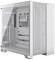 Nowoczesna, pusta biała obudowa komputerowa z przezroczystą boczną szybą i wieloma otworami wentylacyjnymi, odpowiednia do montażu podzespołów komputerowych.