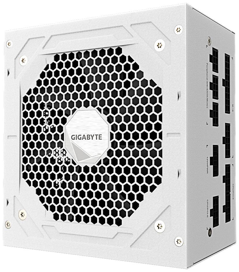 Białe zasilanie Gigabyte z dużą kratką wentylacyjną z boku oraz kilkoma złączami po prawej stronie.
