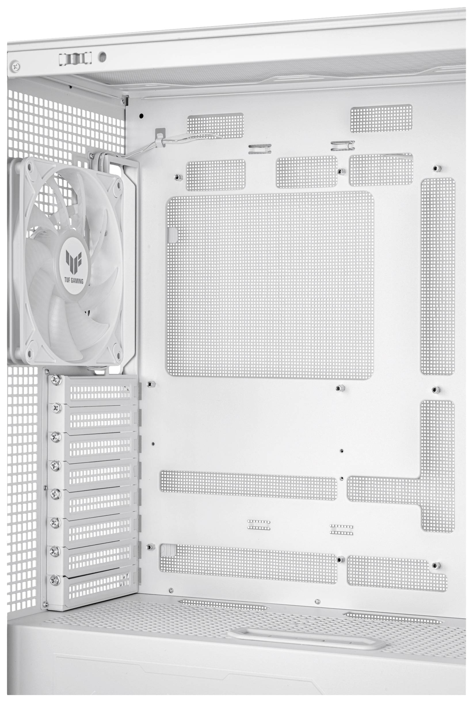 Białe wnętrze obudowy komputera z zamontowanym wentylatorem. Miejsce na dodatkowe komponenty jest dostępne.