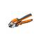 Szczypce zaciskowe w kolorze pomarańczowo-szarym na białym tle, używane do łączenia przewodów z złączkami.