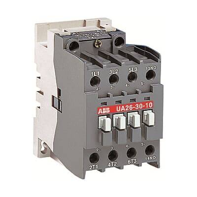 Elektryczny przekaźnik ABB z zaciskami i numerem modelu 'UA26-30-10' na przedniej stronie, stosowany w obwodach sterujących.