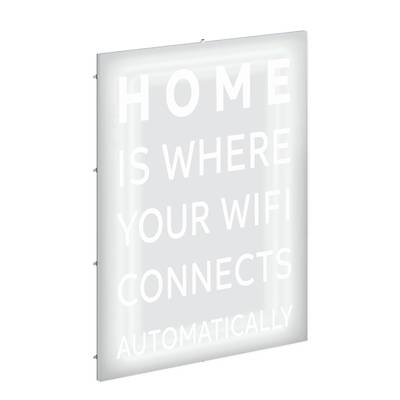 Świecący napis z tekstem "Dom tam, gdzie wifi łączy się automatycznie"