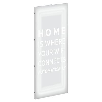 Świecący napis z tekstem: 'Dom tam, gdzie Twój WiFi łączy się automatycznie'.