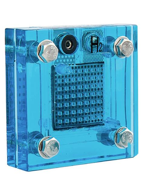 Prostokątny, przezroczysty niebieski blok ogniwa paliwowego wodorowego z srebrnymi śrubami w każdym rogu, oznaczony napisem 'H2'.