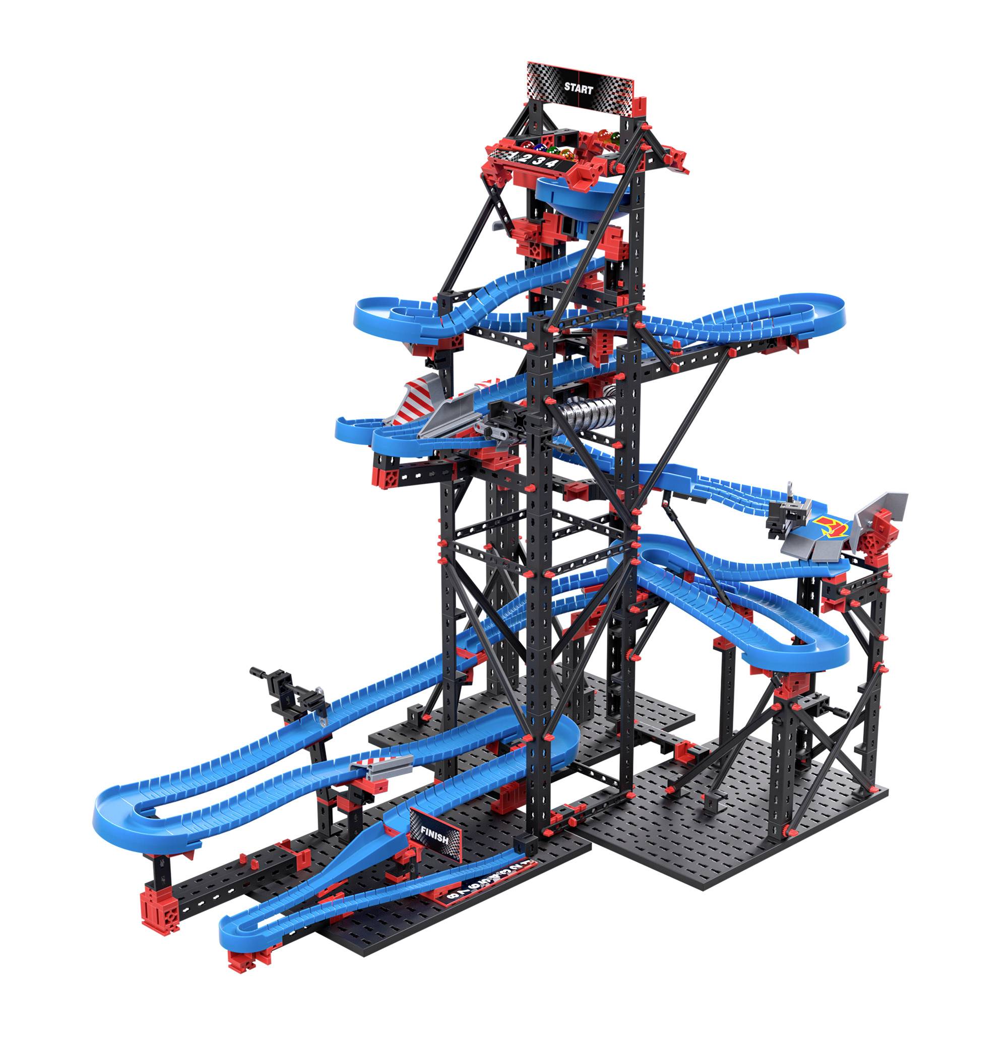 Złożony plastikowy tor wyścigowy z wieloma zakrętami i poziomami. Mały samochodzik jedzie w dół niebieskiego toru.