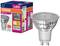 Żarówka LED GU10 firmy Osram, 6,9 W odpowiednik 80 W, 575 lm, ciepłobiała, klasa efektywności energetycznej F. Opakowanie prezentuje etykietę energetyczną UE.