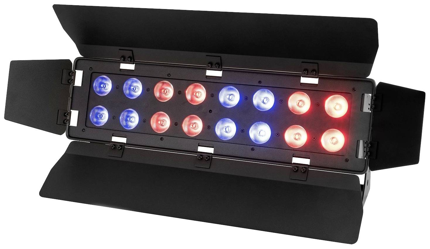 Reflektor sceniczny z diodami LED świecącymi na czerwono i niebiesko, otoczony czarnymi klapami do sterowania światłem.