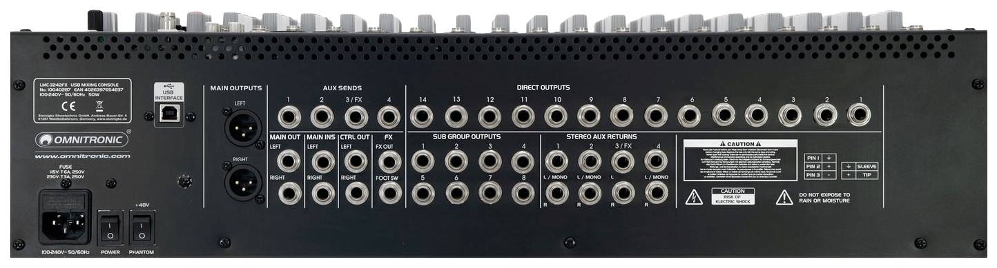 Tylna strona konsolety mikserskiej audio z licznymi gniazdami XLR i jack, przyłączem sieciowym oraz oznaczeniami bezpieczeństwa.