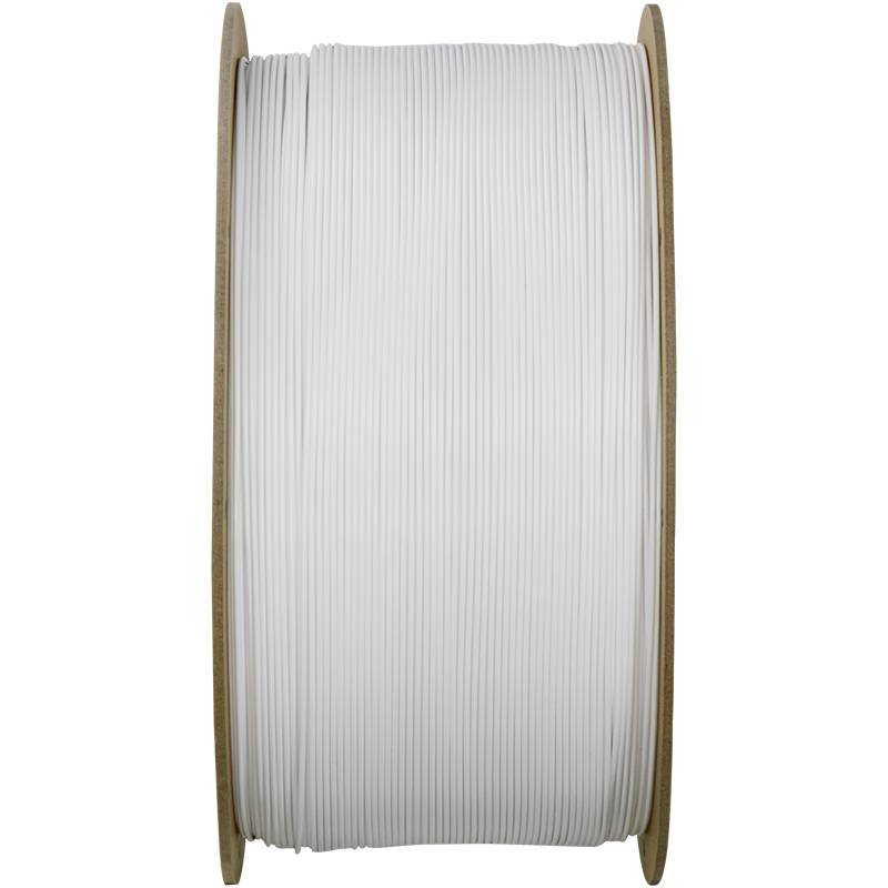 Szpula z białym przewodem nawinięta między dwiema okrągłymi drewnianymi tarczami. Przewód posiada jednolitą, gładką powierzchnię.