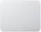 Prostokątny, srebrnoszary touchpad z zaokrąglonymi narożnikami.