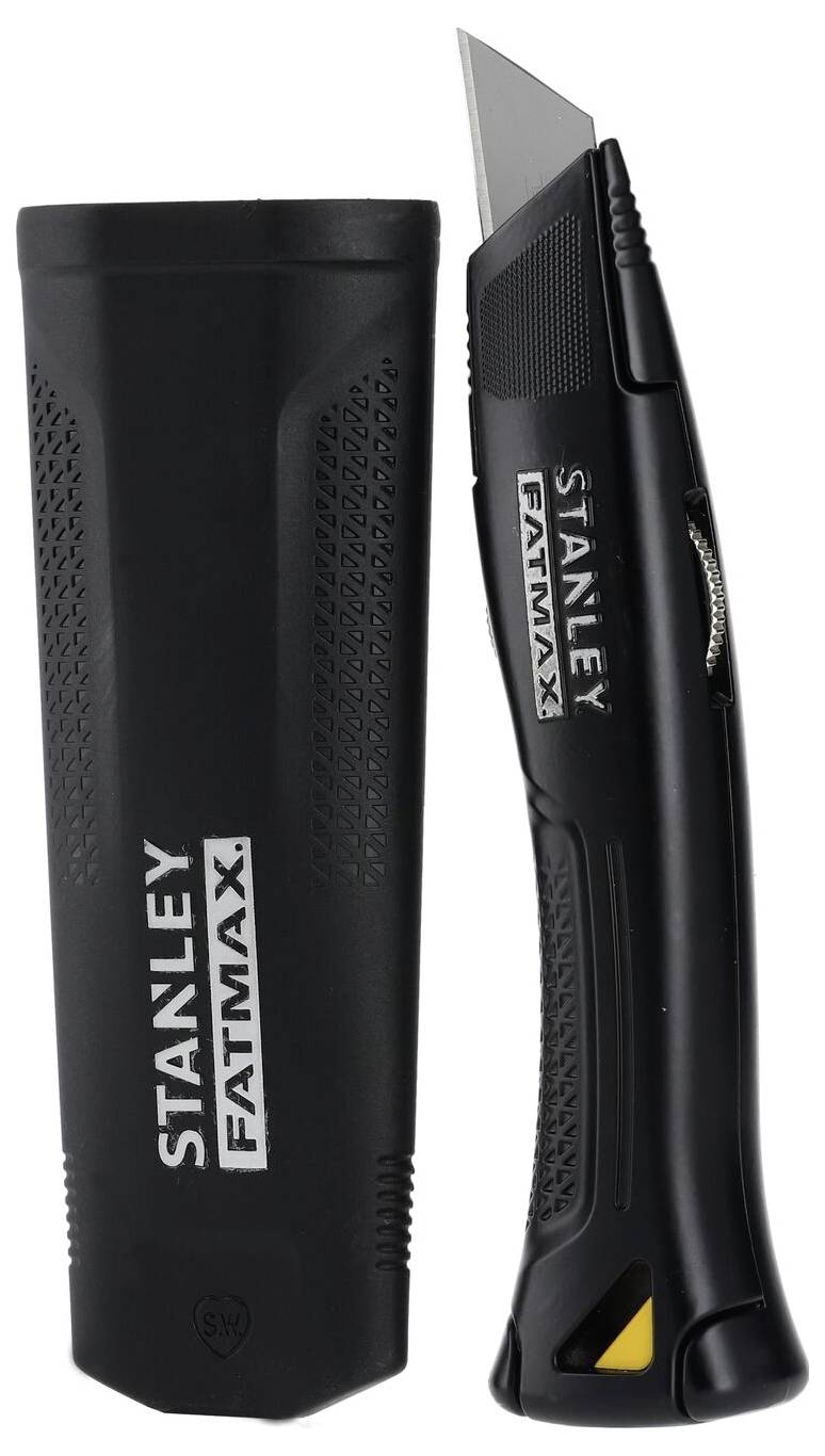 Czarny uniwersalny nóż Stanley Fatmax z ostrzem i nasadką ochronną, widziany z boku, odpowiedni do prac wymagających cięcia.