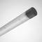 Świetlówka LED z czarnym zakończeniem, typowa dla energooszczędnego oświetlenia w domach lub biurach.