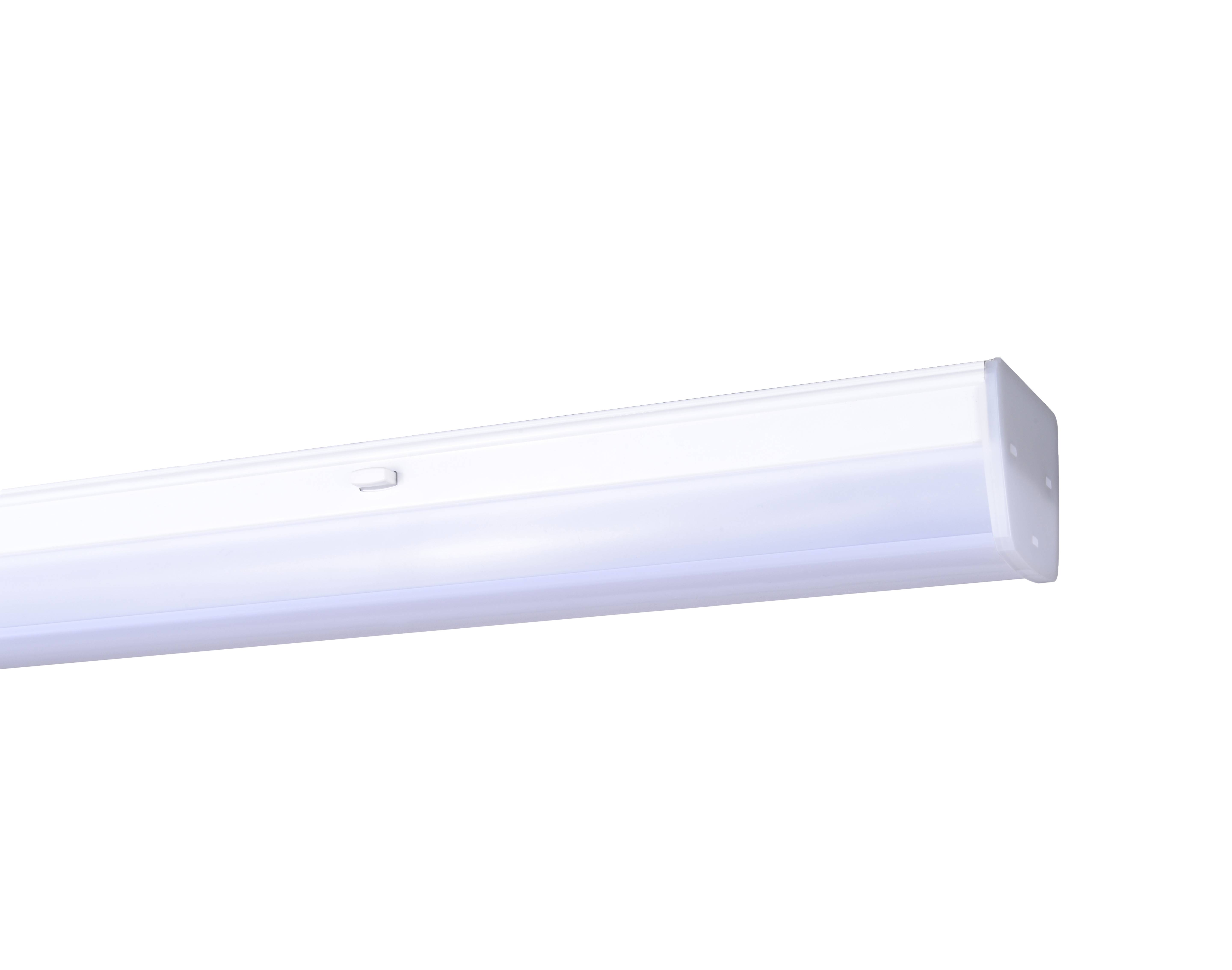 Biała lampa LED w nowoczesnym stylu na czarnym tle. Idealna do energooszczędnego oświetlenia wnętrz.