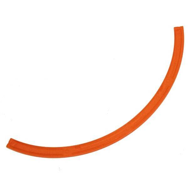 Pomarańczowy łuk z tworzywa sztucznego.