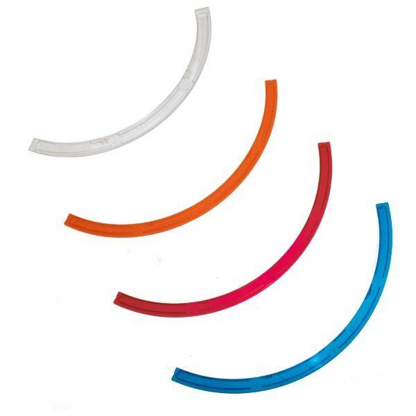 Pięć kolorowych, zakrzywionych plastikowych pałeczek w różnych kolorach, ułożonych w równych odstępach, posortowanych według wielkości.