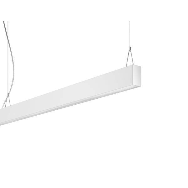 Biała, podłużna lampa sufitowa zawieszona na dwóch linkach.