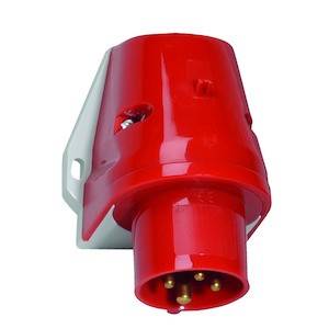 Czerwona wtyczka prądu wysokiego napięcia z pięcioma okrągłymi stykami, stosowana w zastosowaniach przemysłowych w systemach elektrycznych.