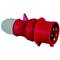 Czerwony przemysłowy wtyk CEE z wieloma metalowymi stykami, odpowiedni do zastosowań przemysłowych. Po lewej stronie znajduje się złącze śrubowe.