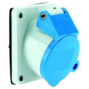 Niebiesko-biała przemysłowa wtyczka elektryczna z osłoną ochronną, zamontowana na kwadratowej płycie.