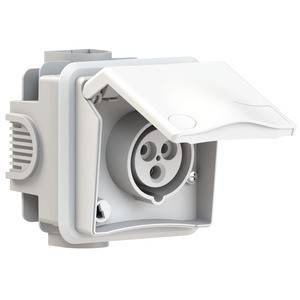 Gniazdo elektryczne z osłoną przeciwbryzgową, otwarte. Odpowiednie do stosowania na zewnątrz, zapobiegające uszkodzeniom spowodowanym wodą.