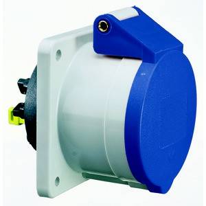 Niebieskie gniazdo elektryczne z osłoną ochronną, zamontowane na białej płycie. Służy do bezpiecznego zasilania w zastosowaniach przemysłowych.