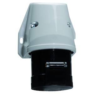 Czarno-biała przemysłowa wtyczka zamontowana na ścianie, o wytrzymałej konstrukcji przeznaczonej do użytku na zewnątrz.